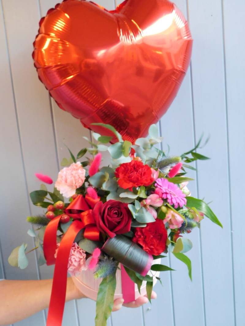 Valentine Hatbox with Balloon