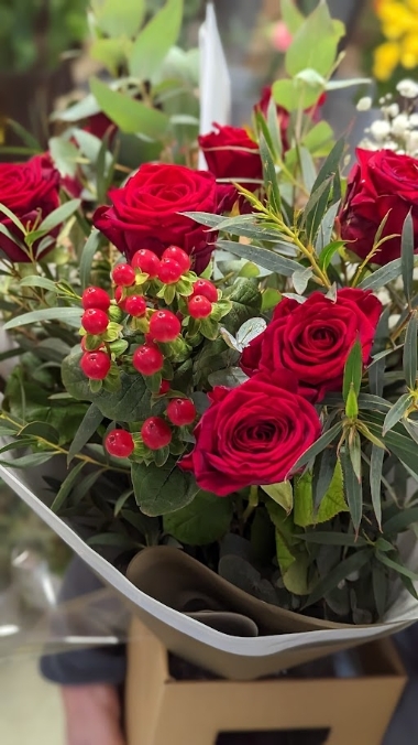 Red Rose Dozen Bouquet